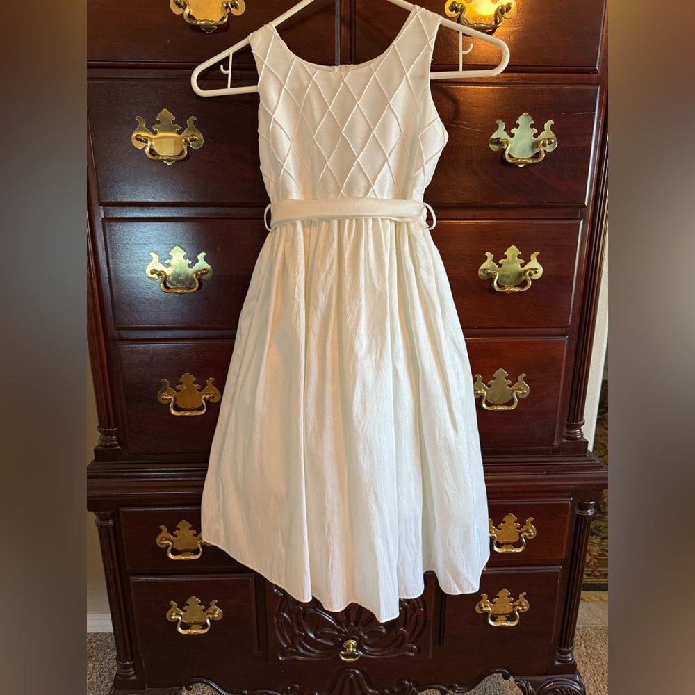 GOOD GIRL WHITE DRESS SIZE 6 .